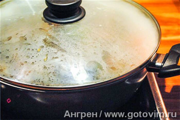 Мідії в соусі з болгарського перцю та томатів