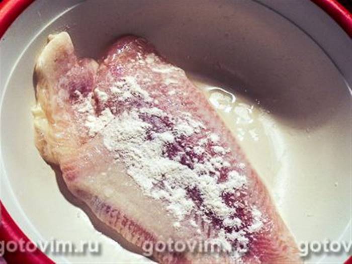 Пангасіус із яблуками та корицею